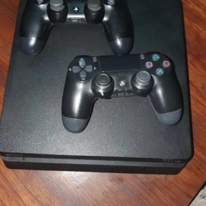 Ps4 With 2 Controllers