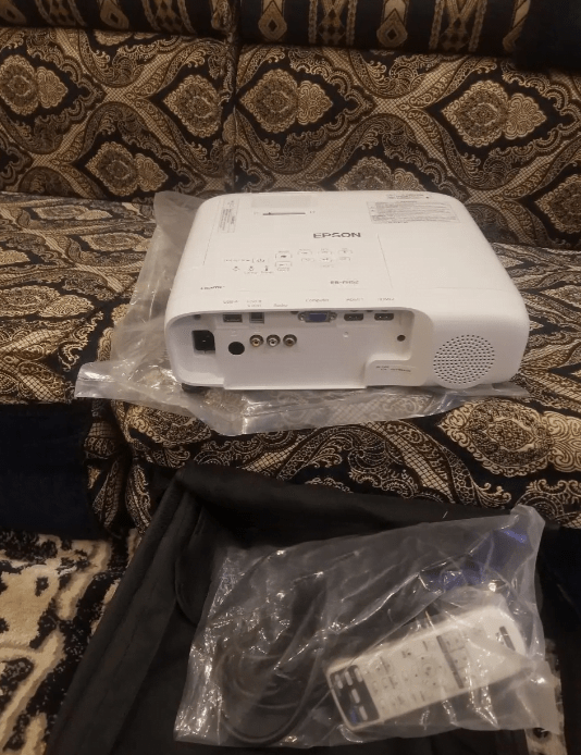 New Epson EB-FH52 Projector