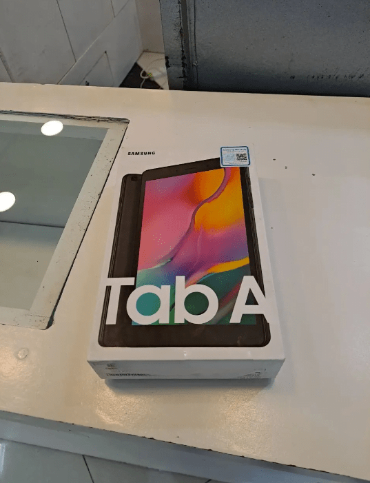 New Samsung Galaxy Tab A SM-T285 32 GB Gray